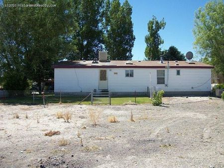 7425 W. Rose Creek Rd.: