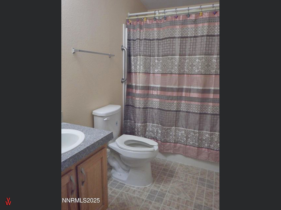 3090SweetbriarLn-Bathroom