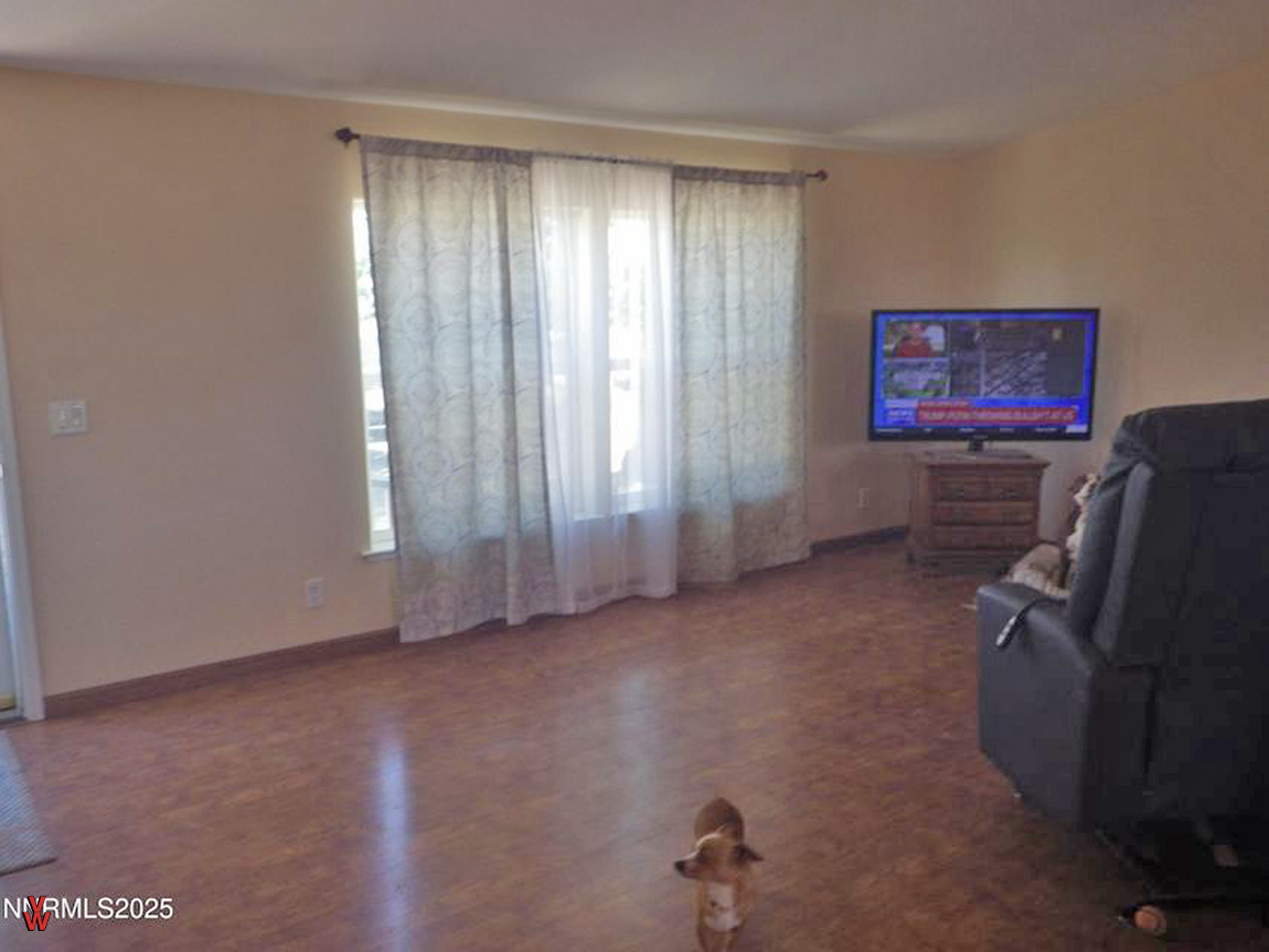 3090SweetbriarLn-LivingRoom2