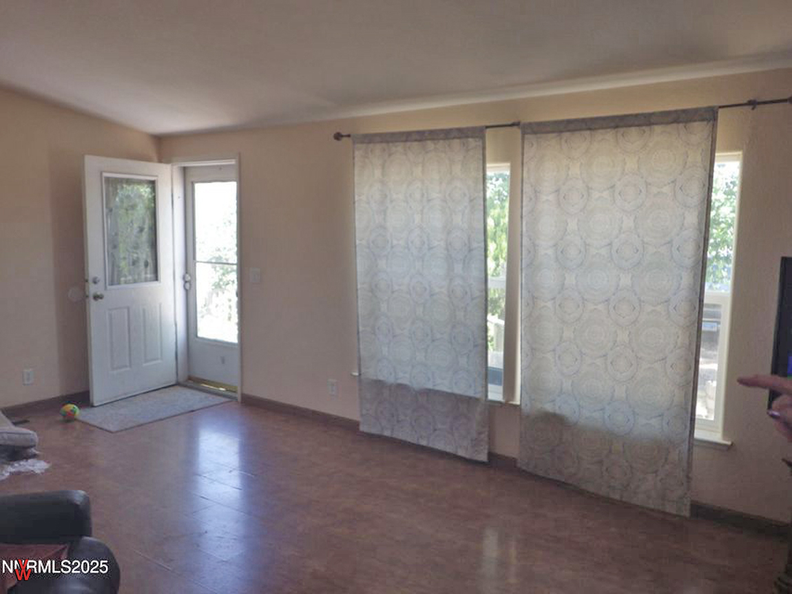 3090SweetbriarLn-LivingRoom3