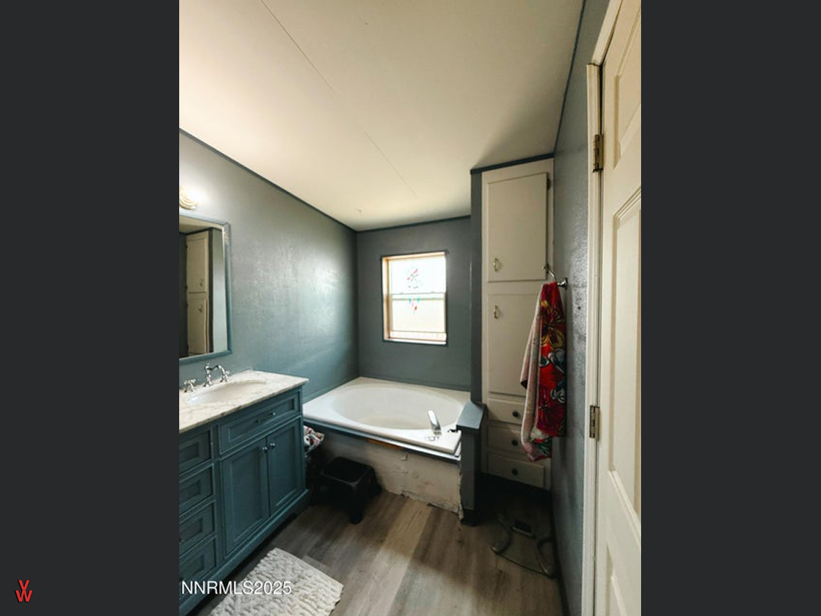 102ManhattanDr.-Bathroom2a