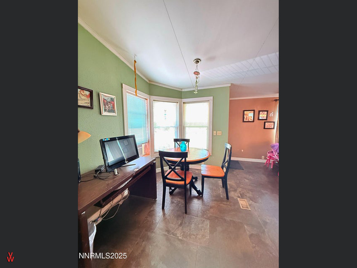 102ManhattanDr.-DiningArea2
