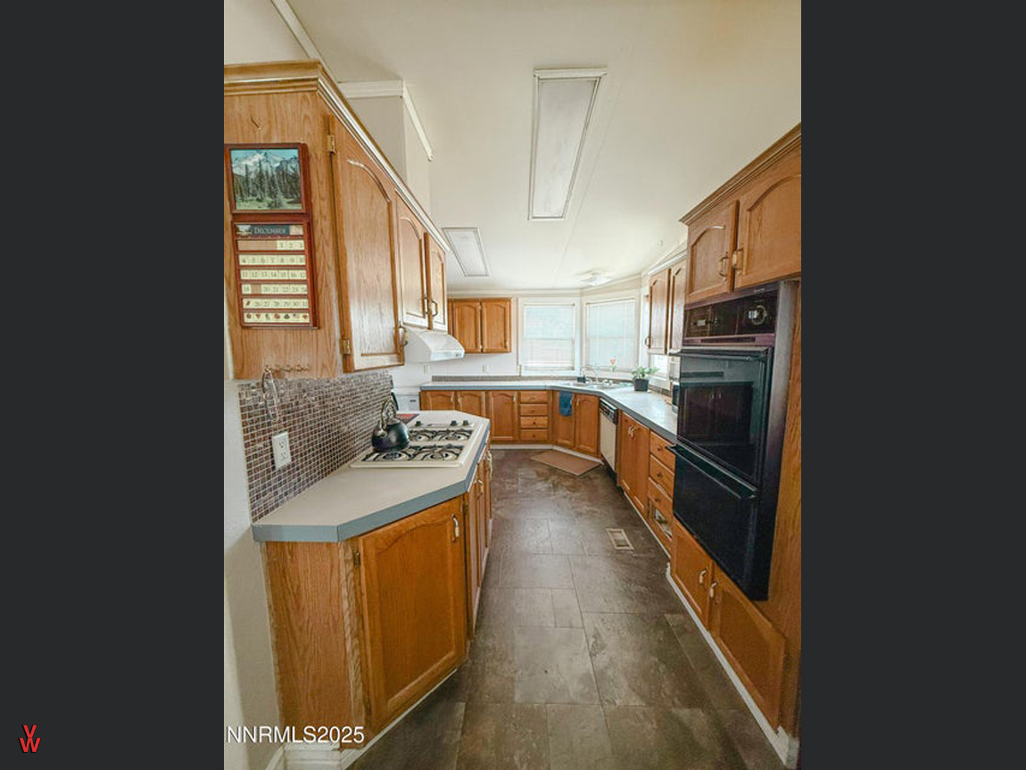 102ManhattanDr.-Kitchen