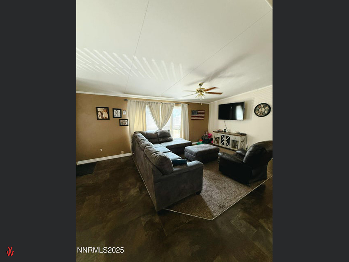 102ManhattanDr.-LivingRoom2