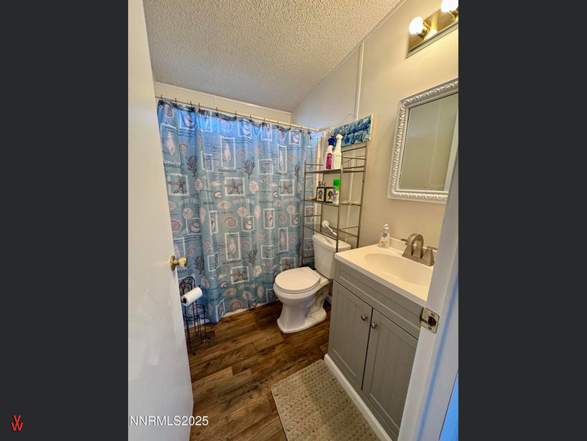 8360PrairieDogAve-Bathroom