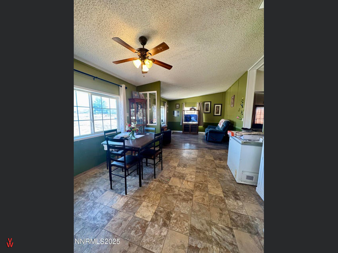 8360PrairieDogAve-DiningArea