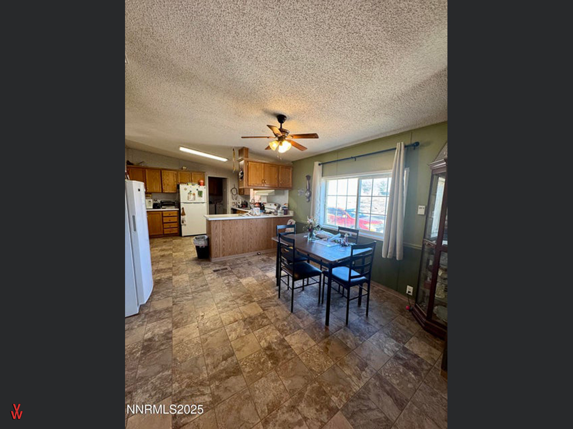 8360PrairieDogAve-Kitchen
