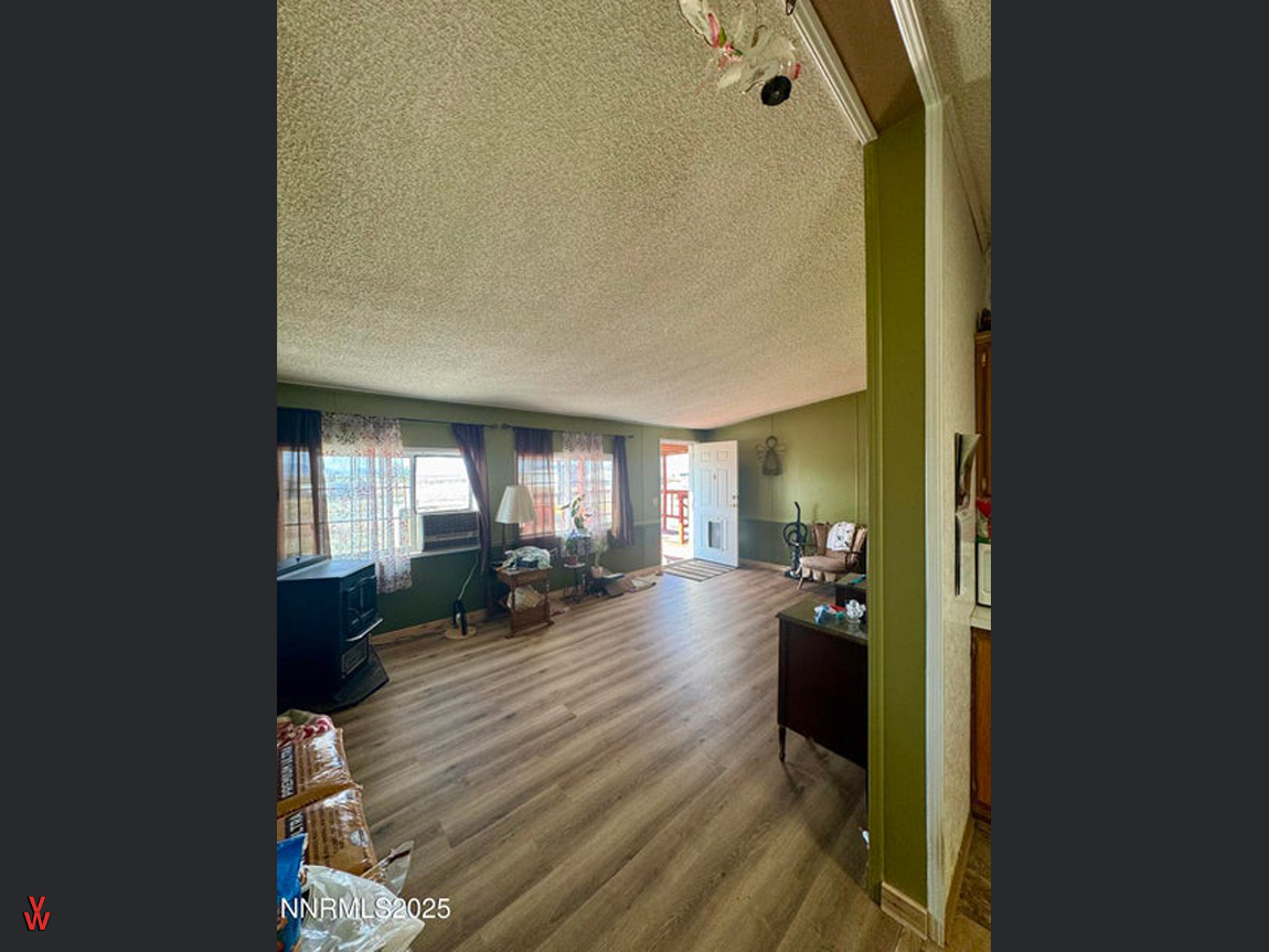 8360PrairieDogAve-LivingRoom