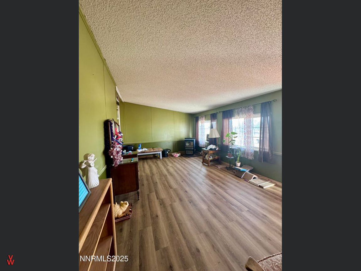 8360PrairieDogAve-LivingRoom2