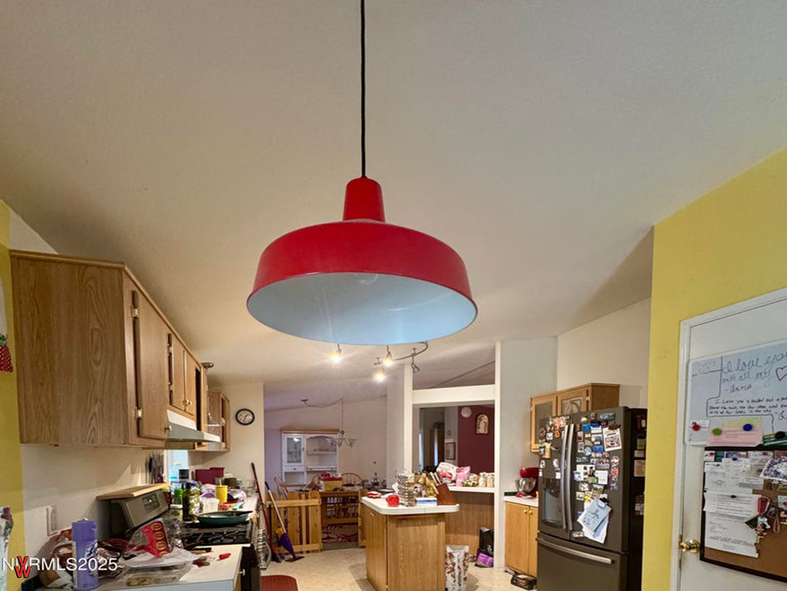 4080GoldenCircleDr.-Kitchen