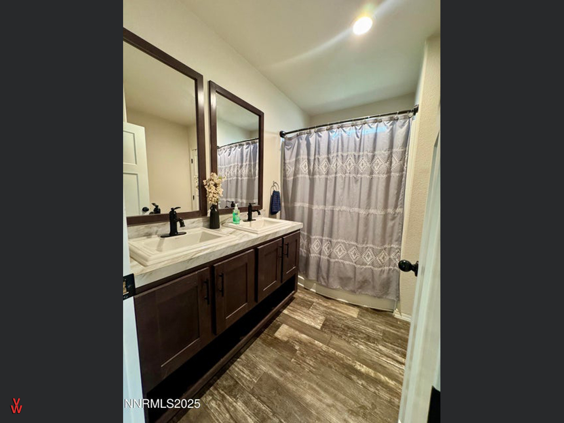 155MistyCt-GuestBath