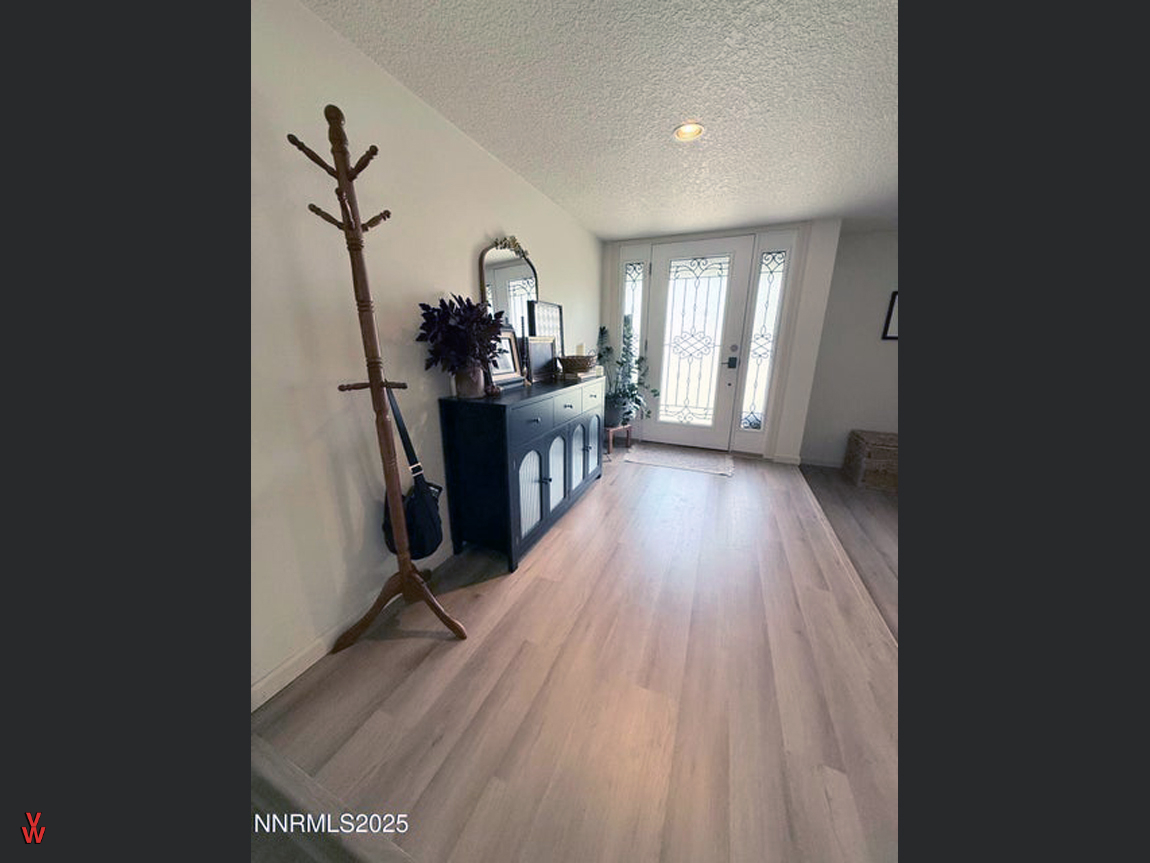 55NHighlandDr-Entryway