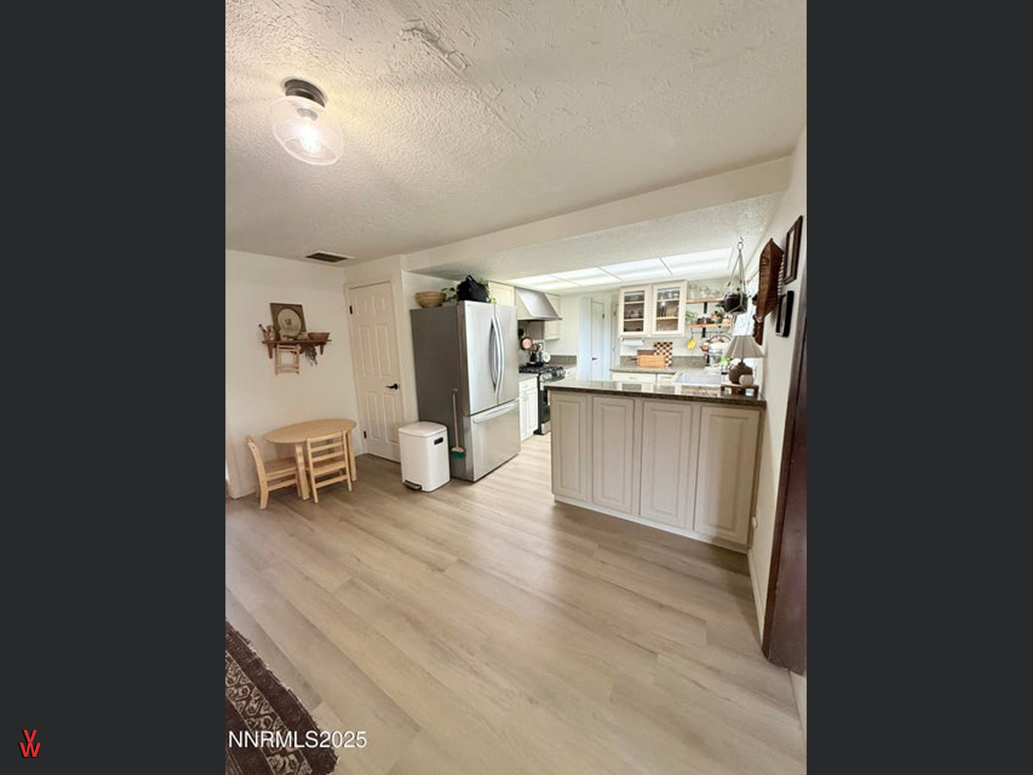 55NHighlandDr-Kitchen