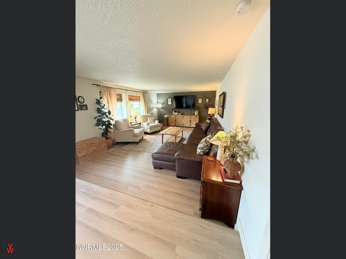 55NHighlandDr-LivingRoom
