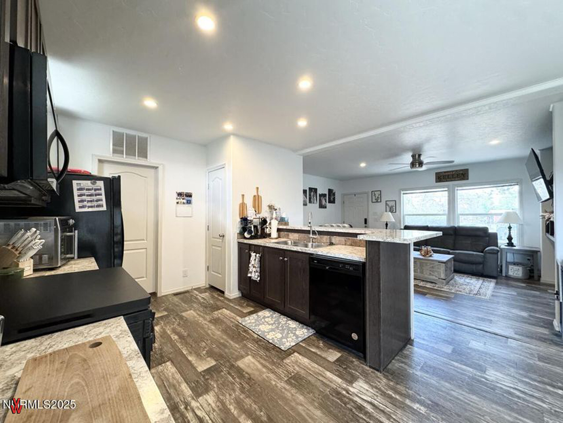 3160MarsAve-Kitchen
