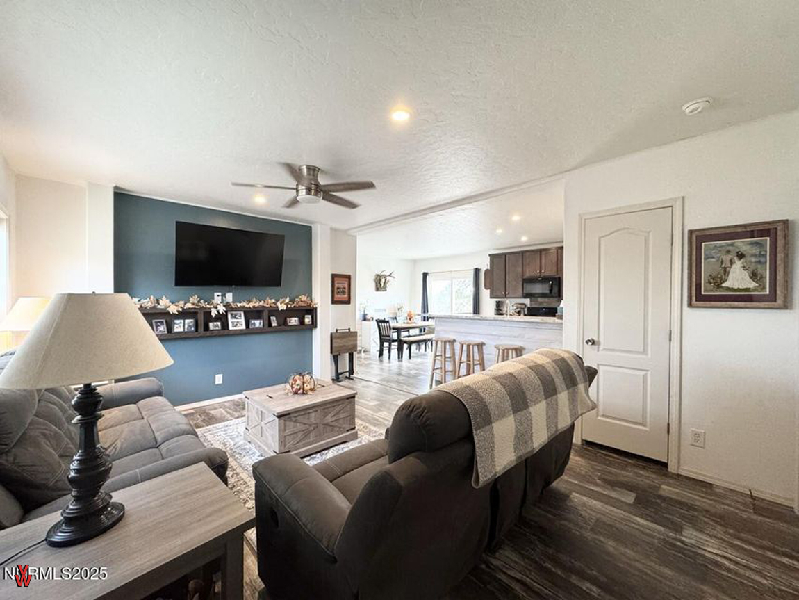 3160MarsAve-LivingRoom2