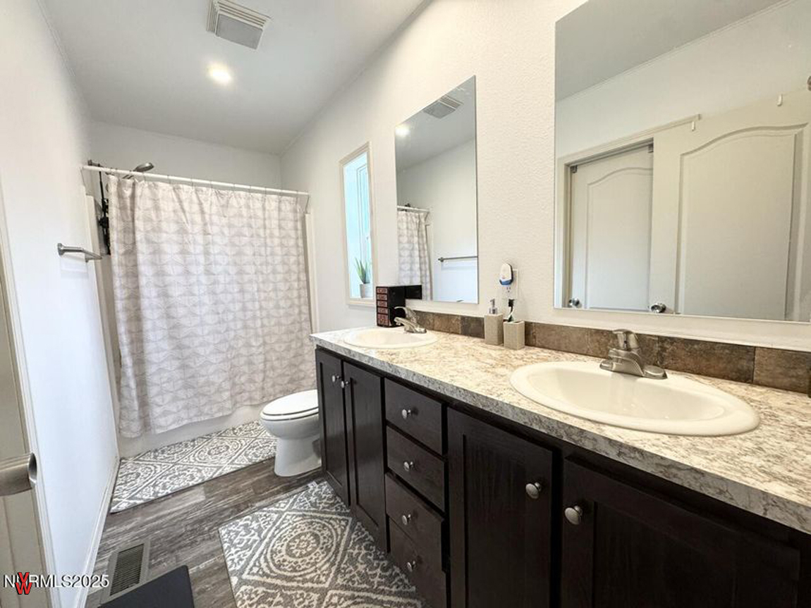 3160MarsAve-PrimaryBathroom