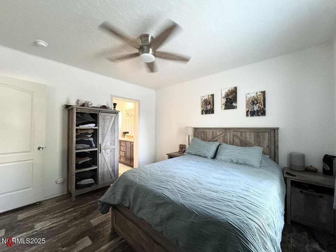 3160MarsAve-PrimaryBedroom
