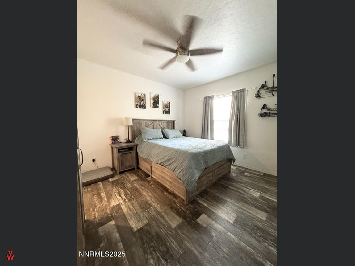 3160MarsAve-PrimaryBedroom2
