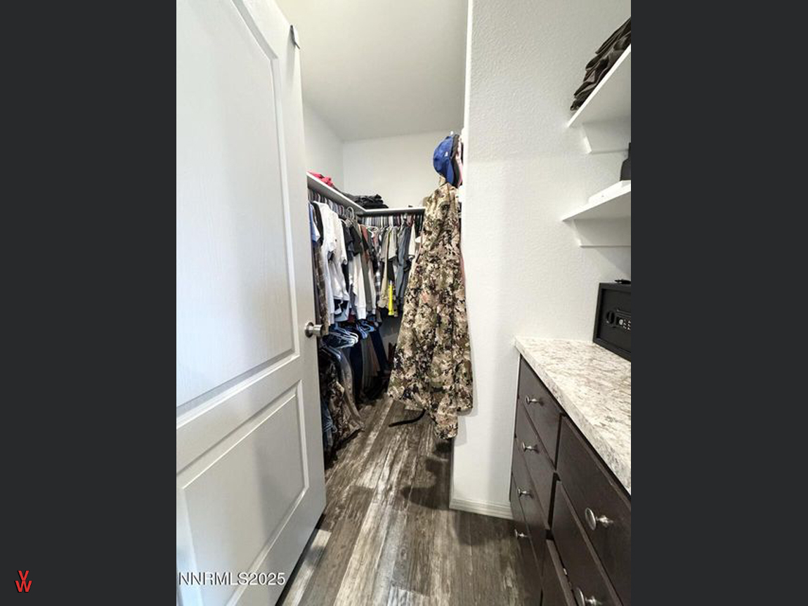 3160MarsAve-PrimaryCloset