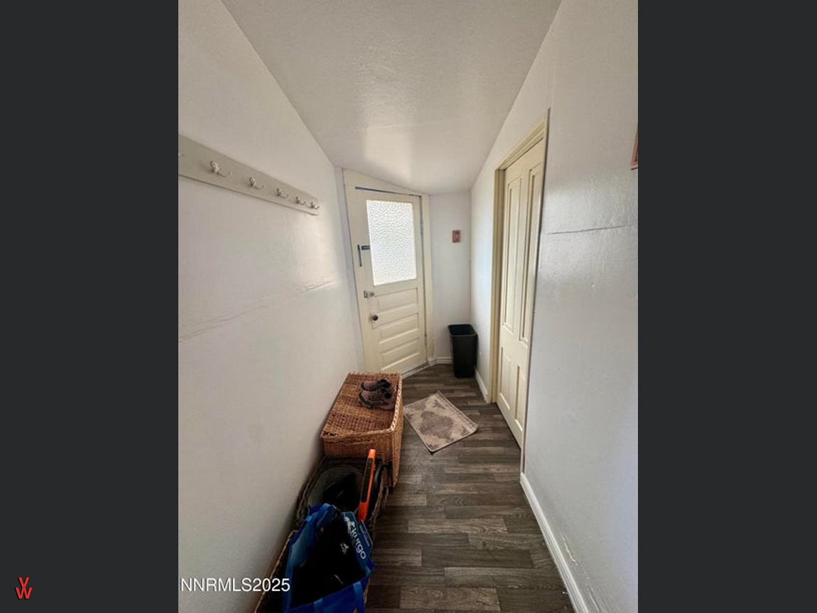 134ShepardSt-Hallway