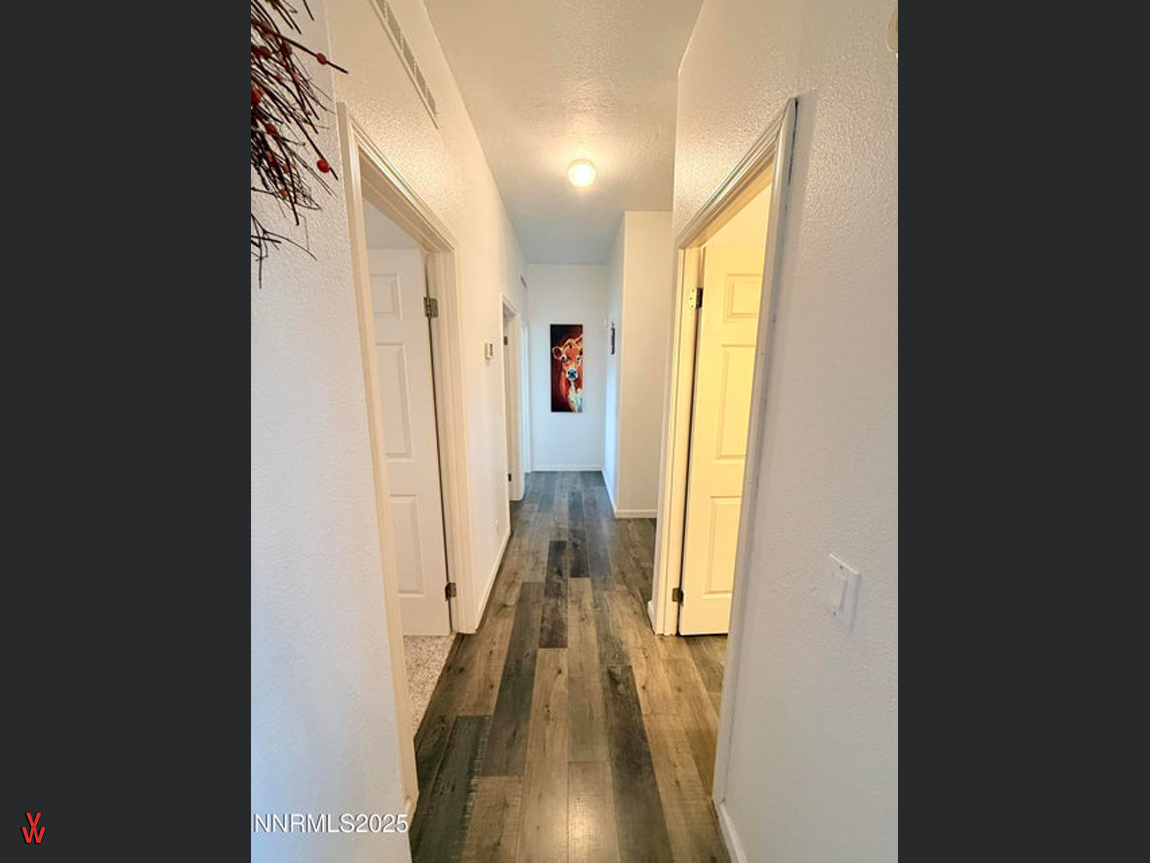 4575PogonipDr-Hallway