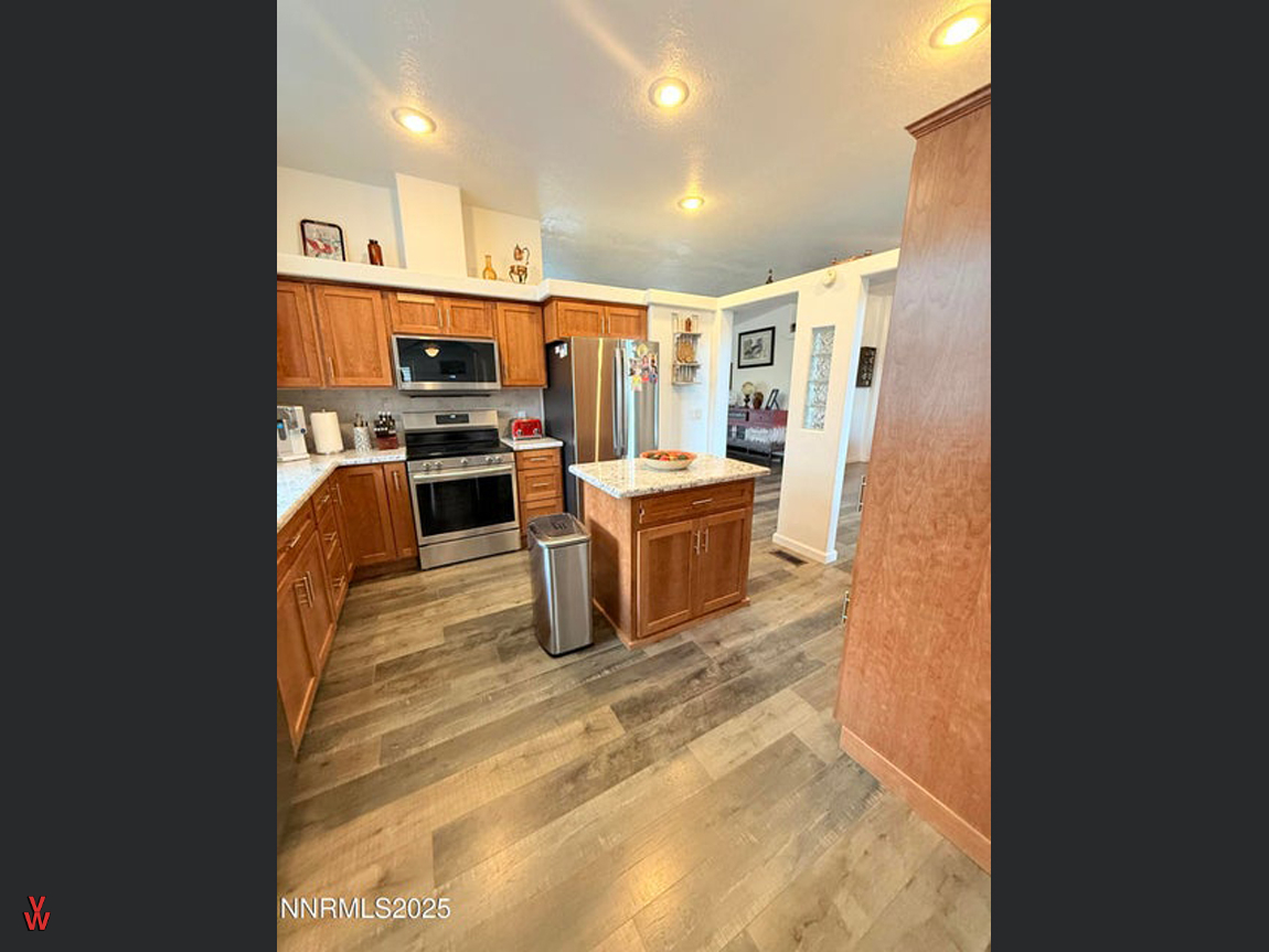 4575PogonipDr-Kitchen2
