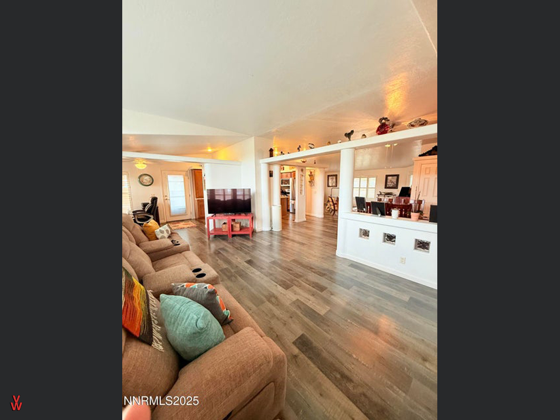 4575PogonipDr-LivingRoom