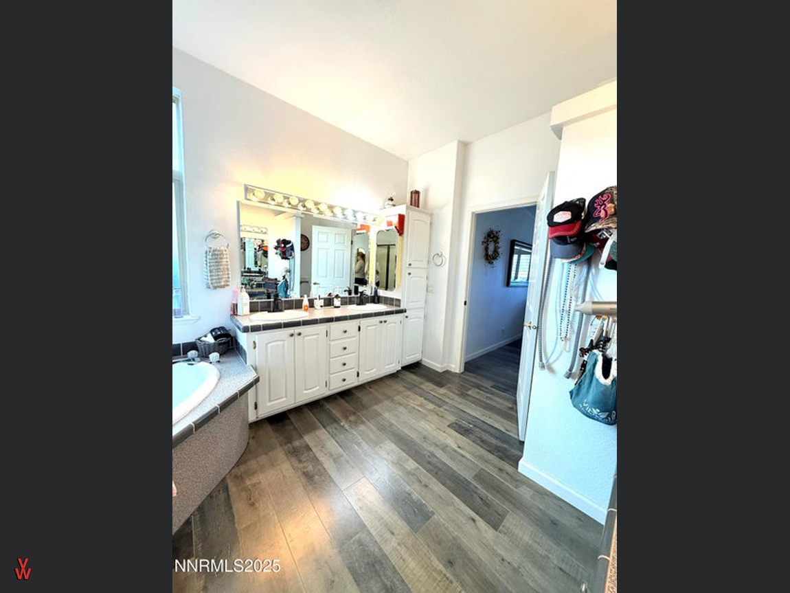 4575PogonipDr-PrimaryBathroom