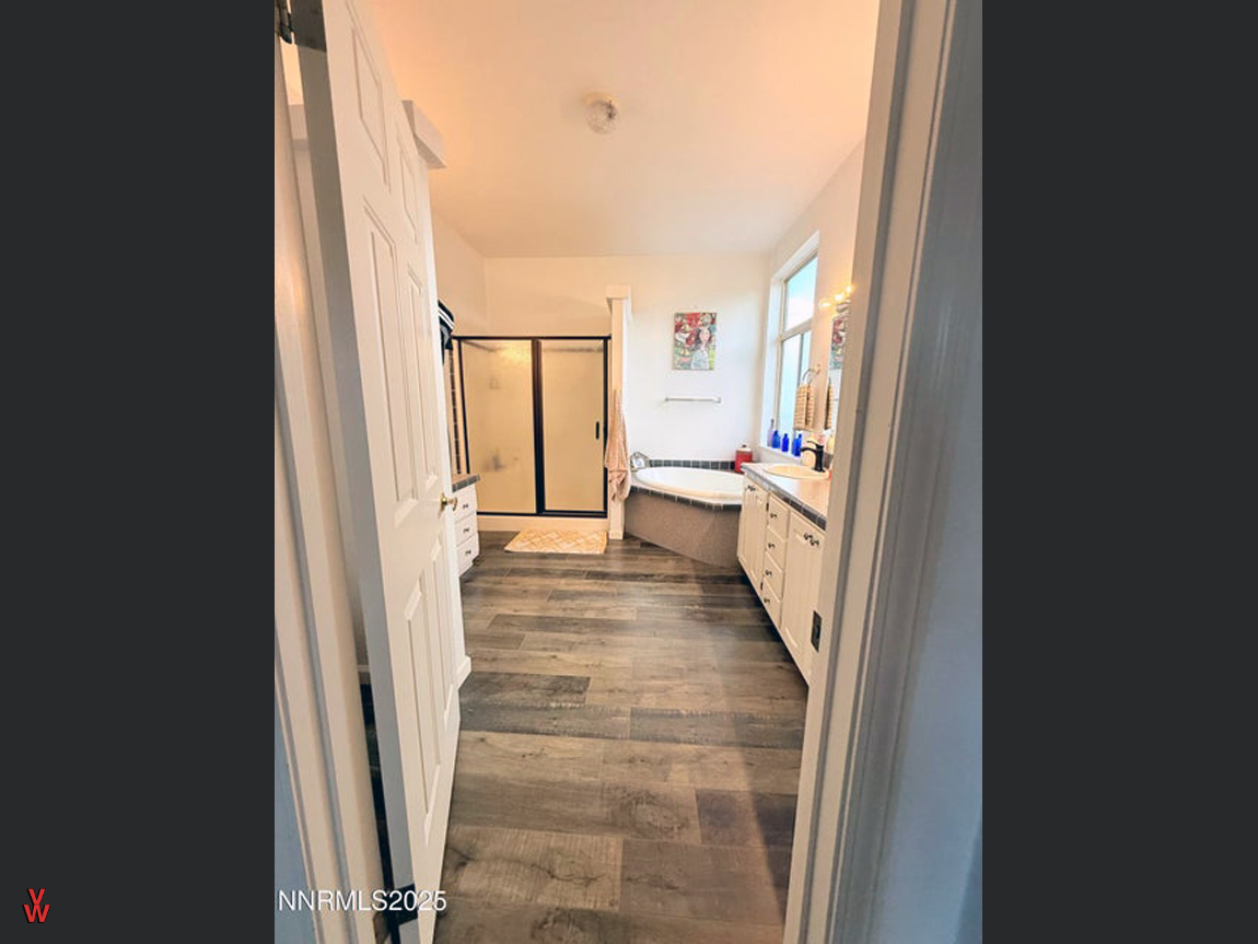 4575PogonipDr-PrimaryBathroom2