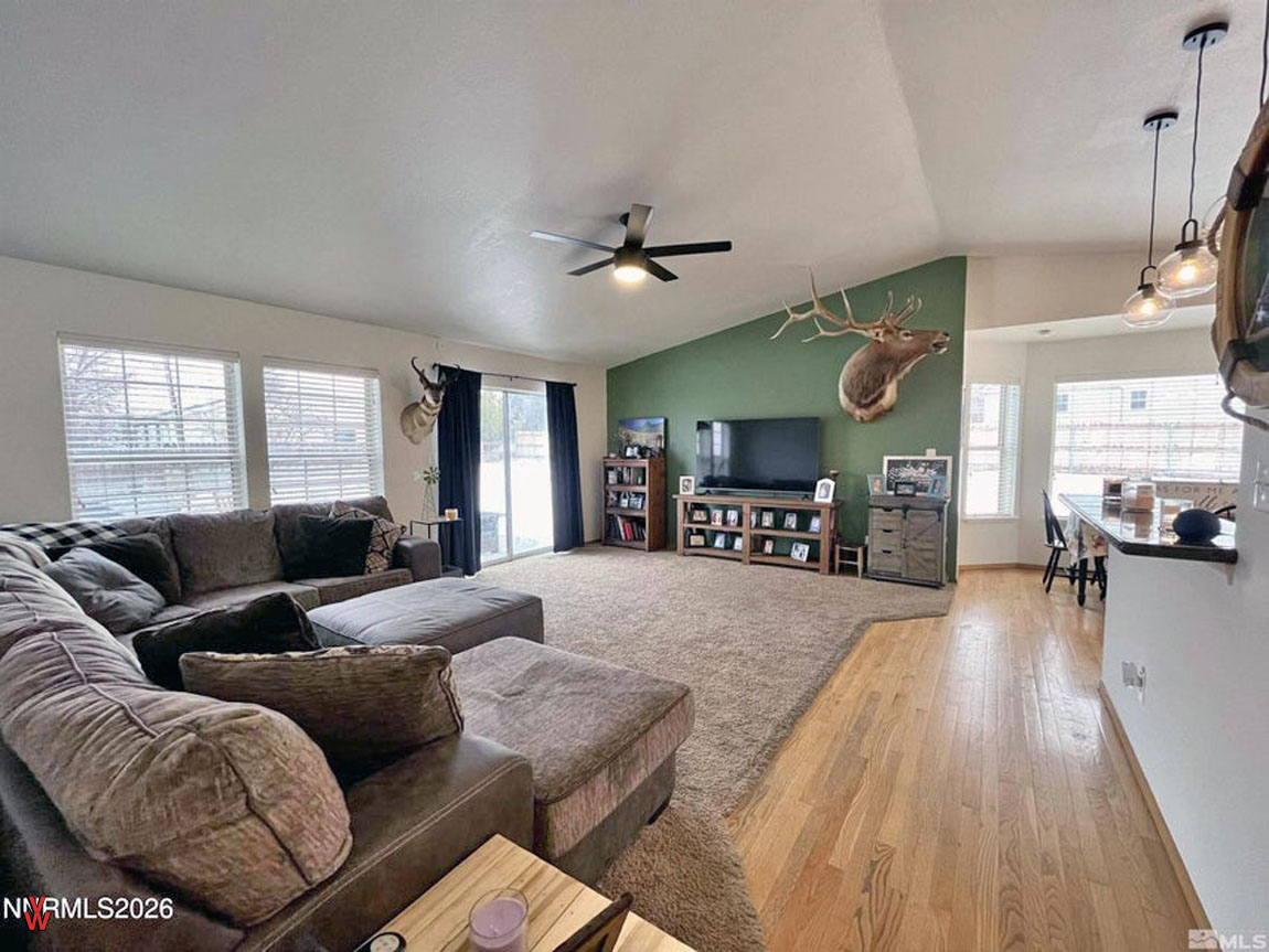 3205NSherwoodDr-LivingRoom