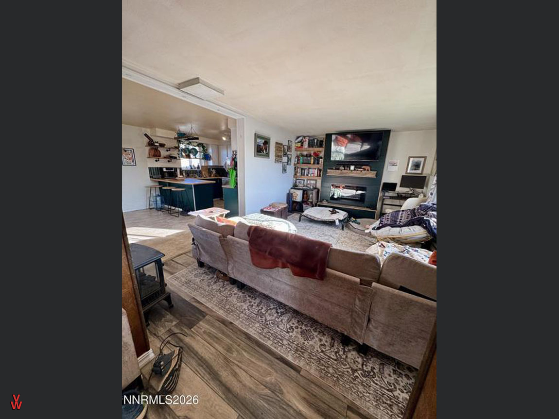 6455SolarDr-LivingRoom