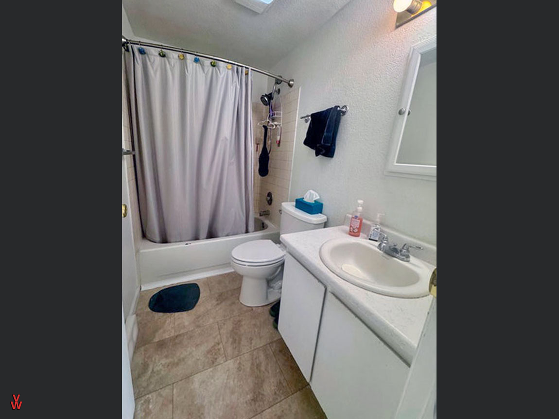 1823PearceSt-Bathroom