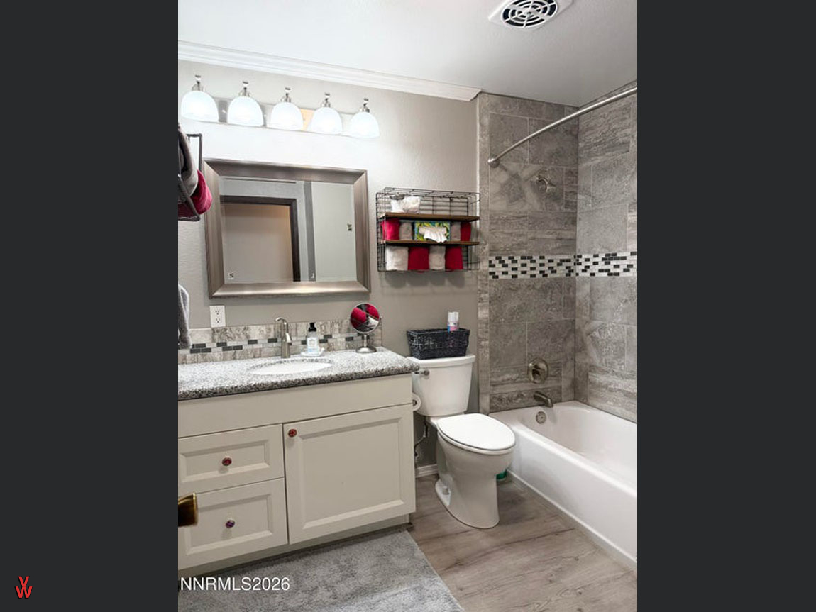 141WNationalAve-Bathroom3