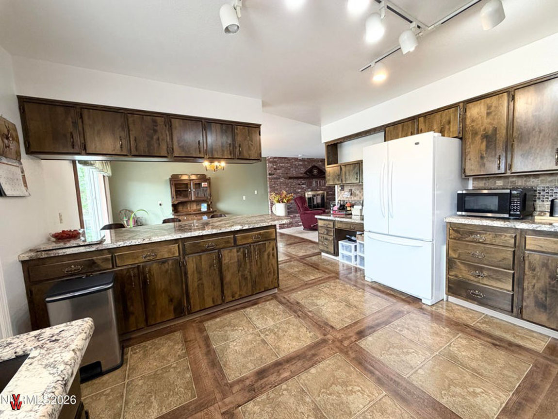 141WNationalAve-Kitchen