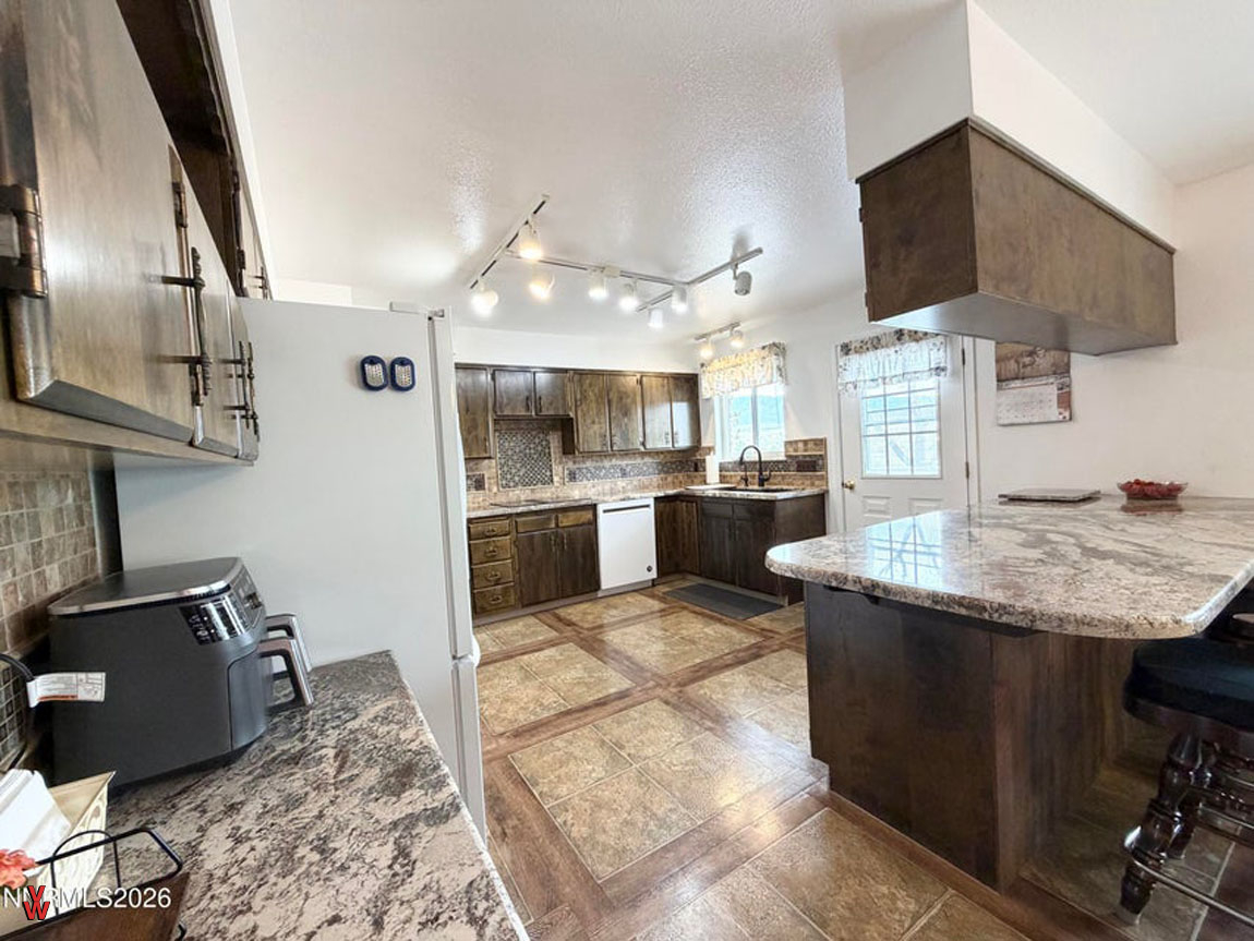 141WNationalAve-Kitchen2