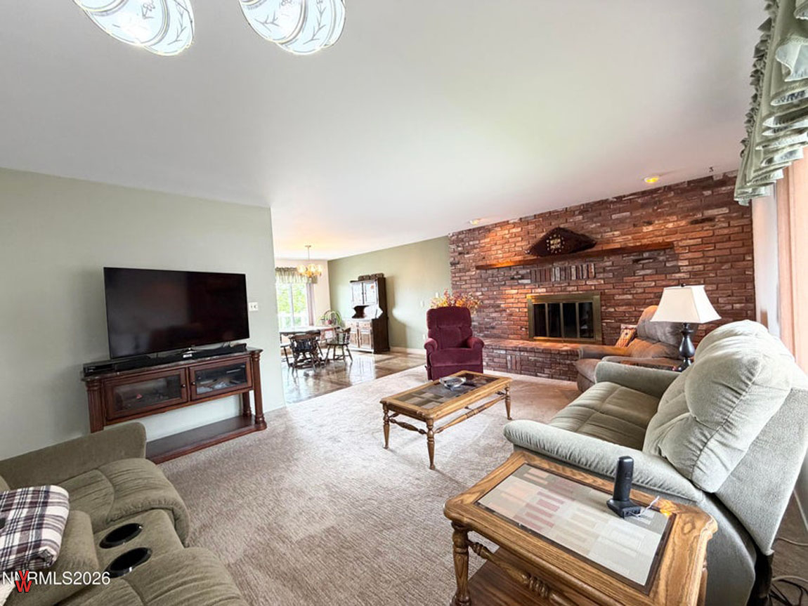 141WNationalAve-LivingRoom2