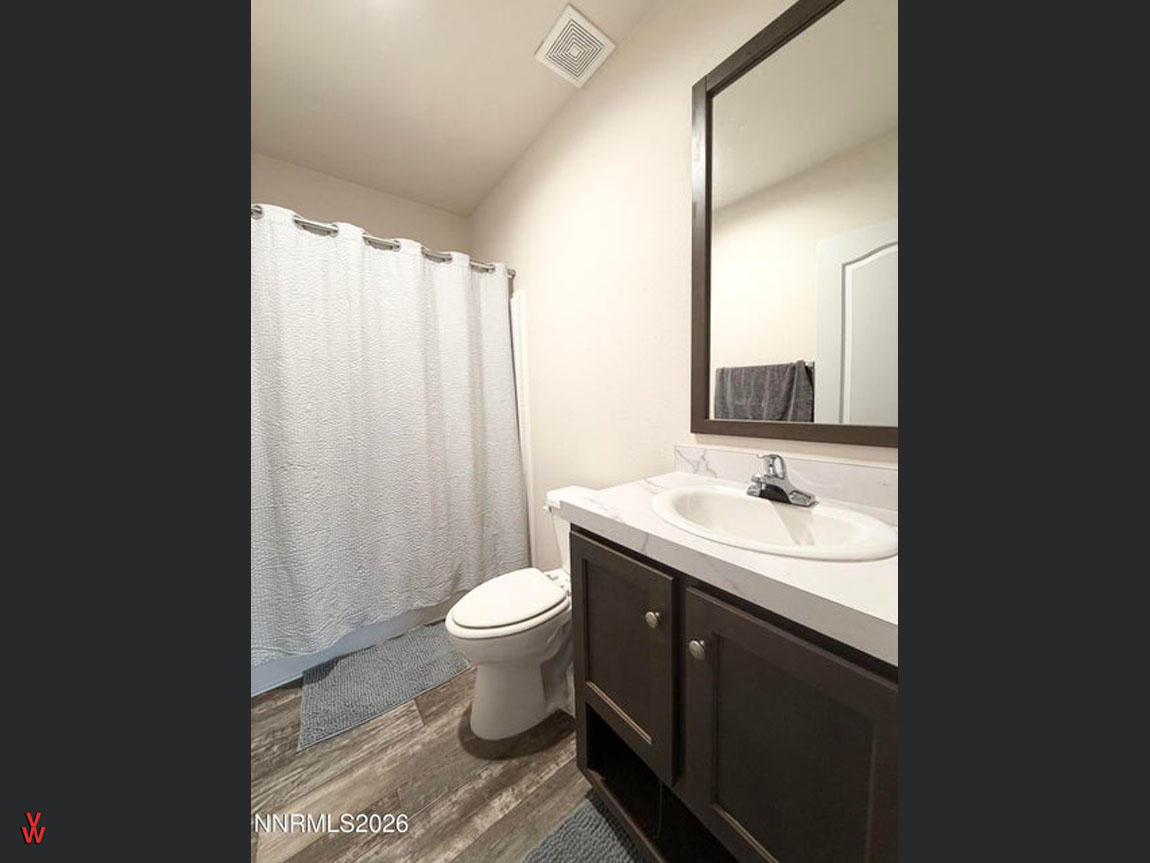 3552CrownRoyalCircle-GuestBath