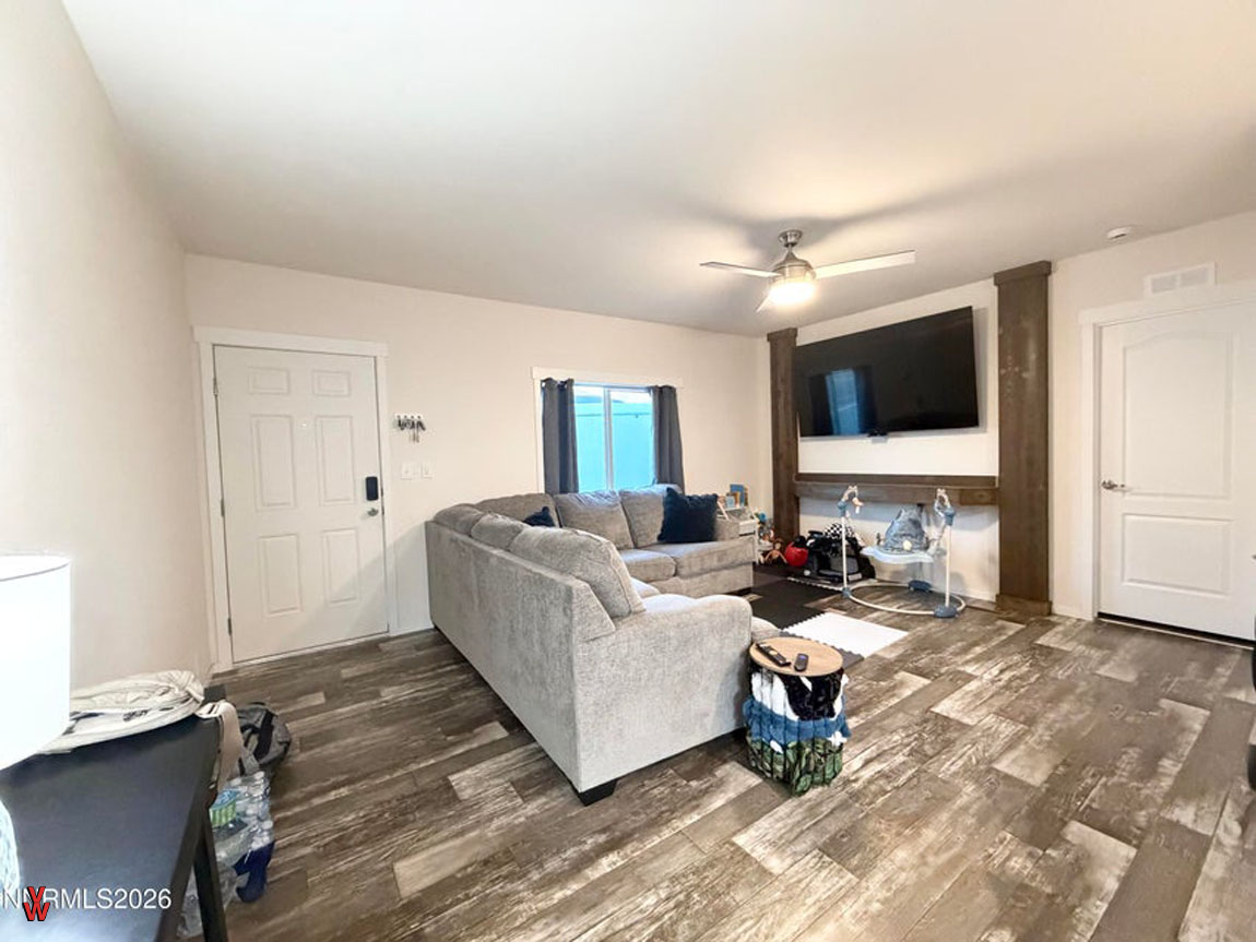 3552CrownRoyalCircle-LivingRoom
