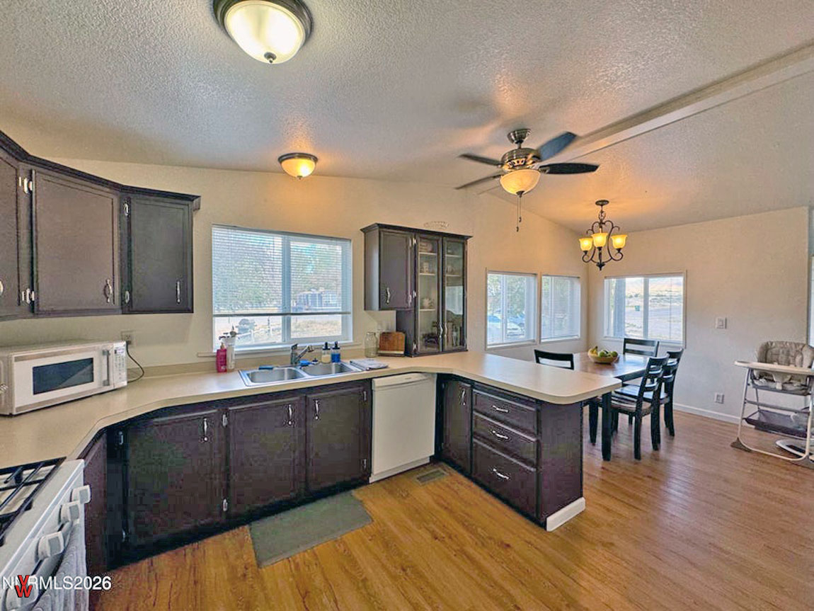 4040PlacerWay-Kitchen3