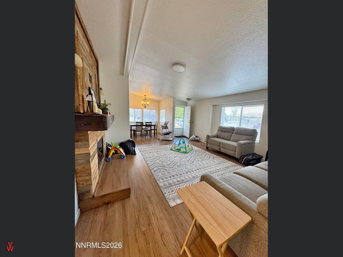 4040PlacerWay-LivingRoom