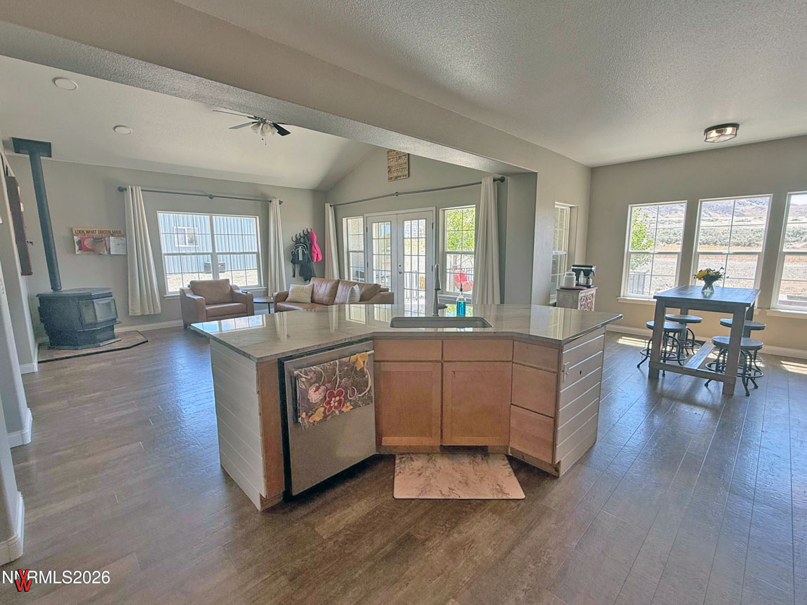 4830SaddlehornDr.-Kitchen