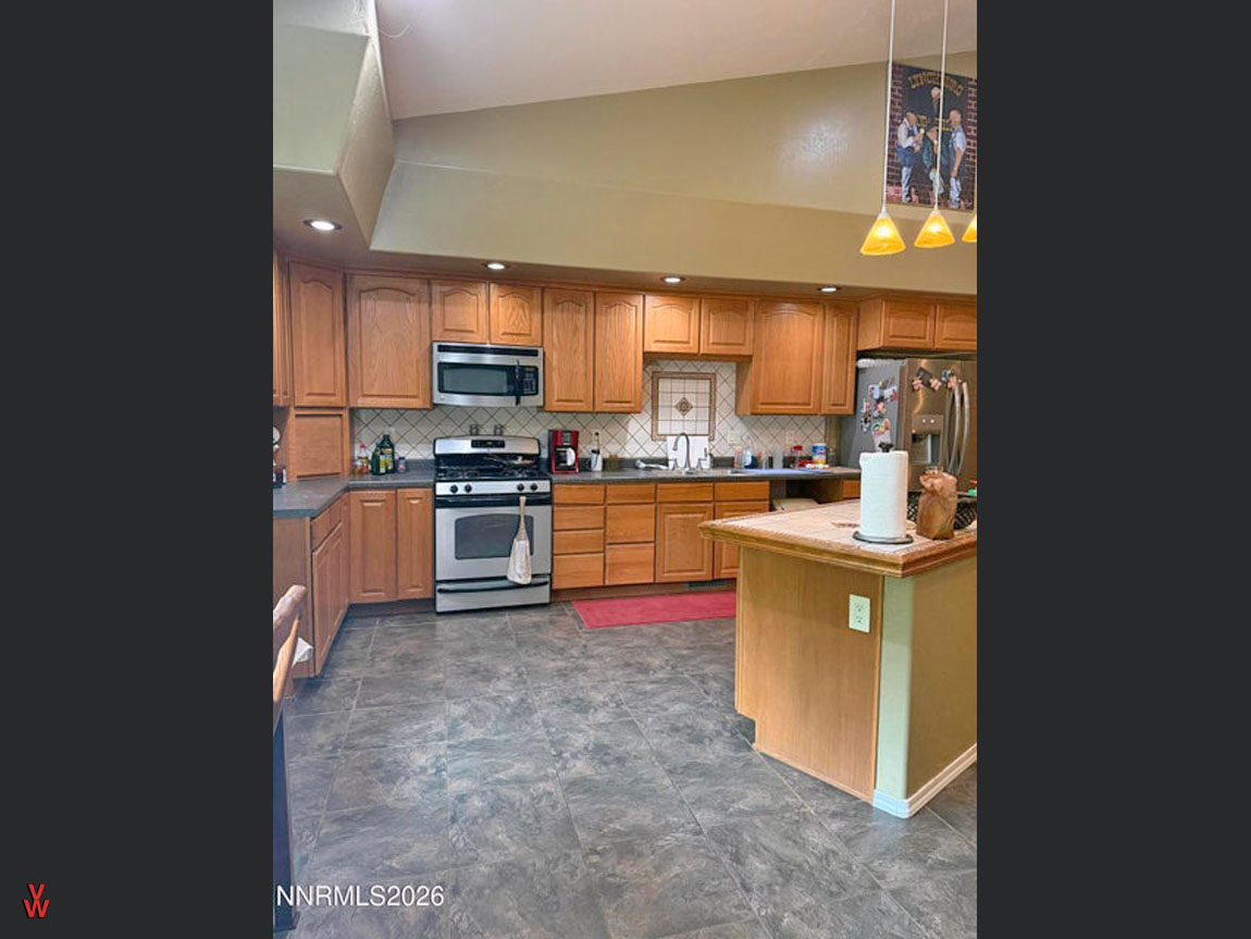 8175StinsonBlvd-kitchen2