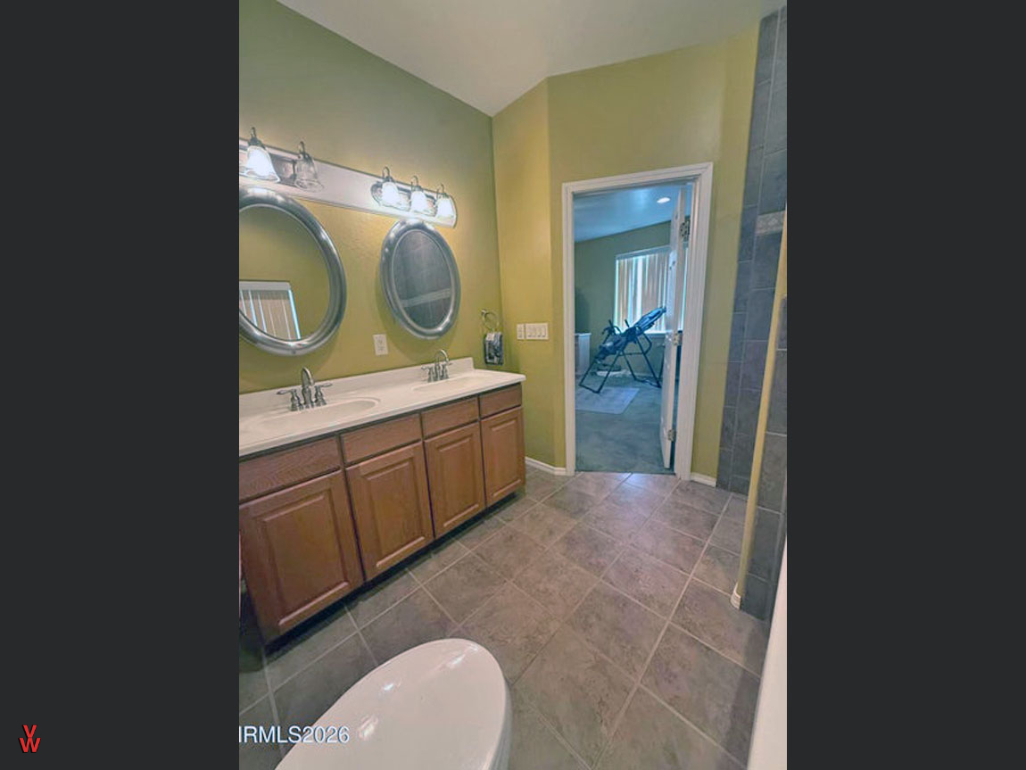 8175StinsonBlvd-MasterBath