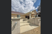 8175StinsonBlvd-FrontWalkway