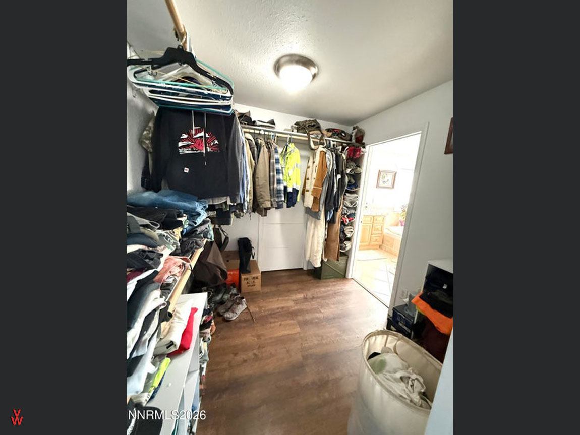 1925SkylandBlvd-Closet