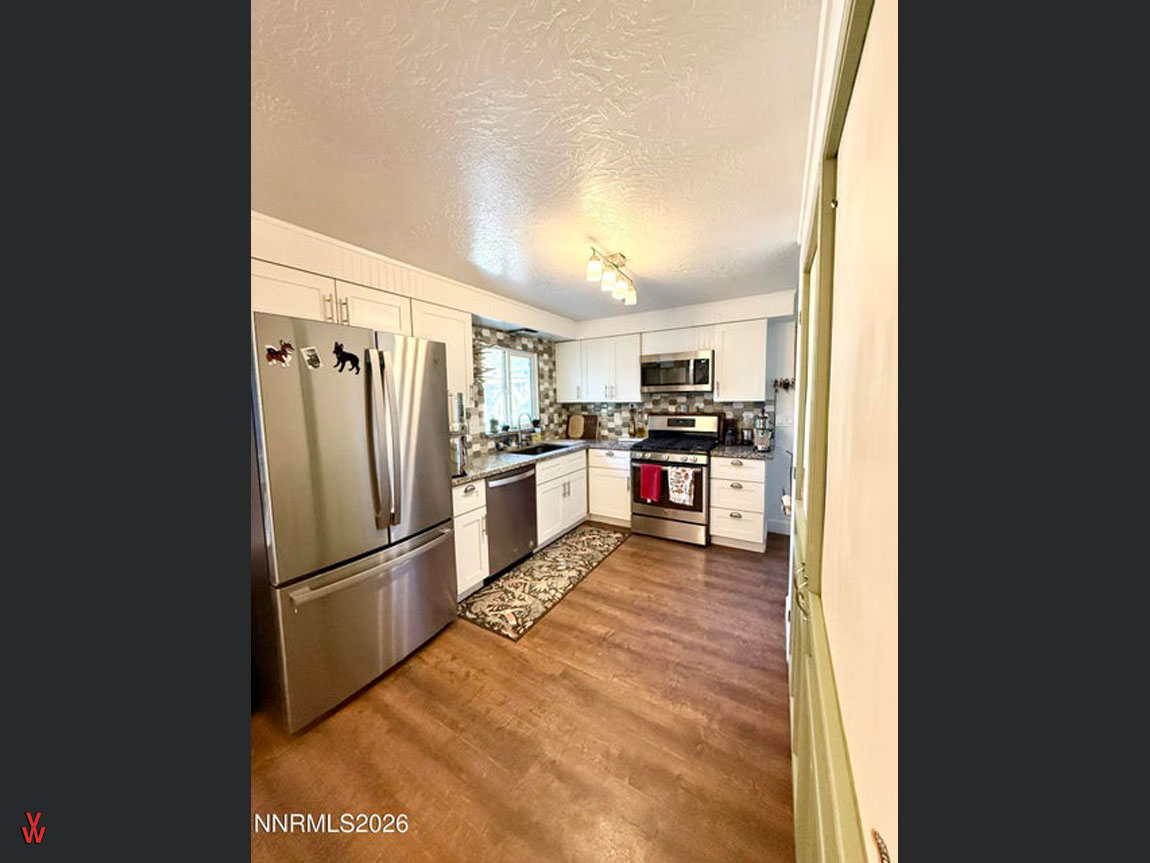 1925SkylandBlvd-Kitchen2