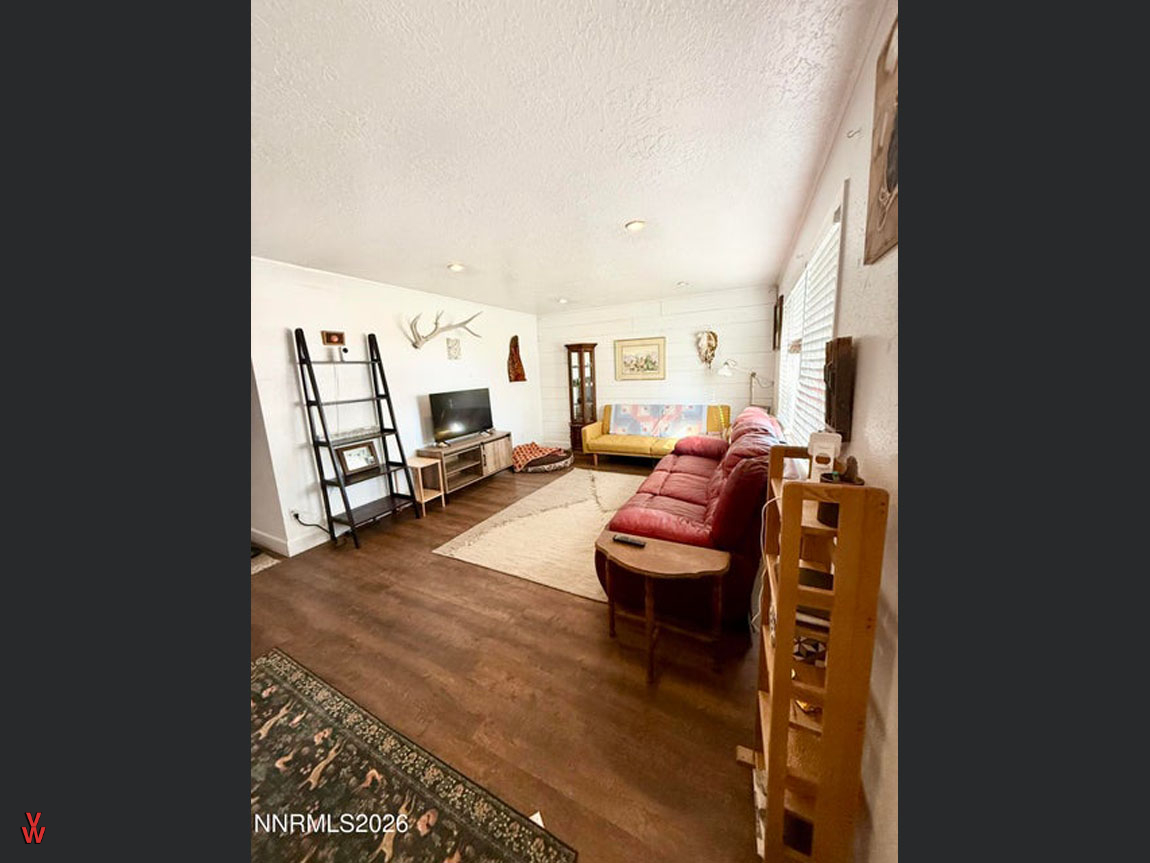 1925SkylandBlvd-LivingRoom2