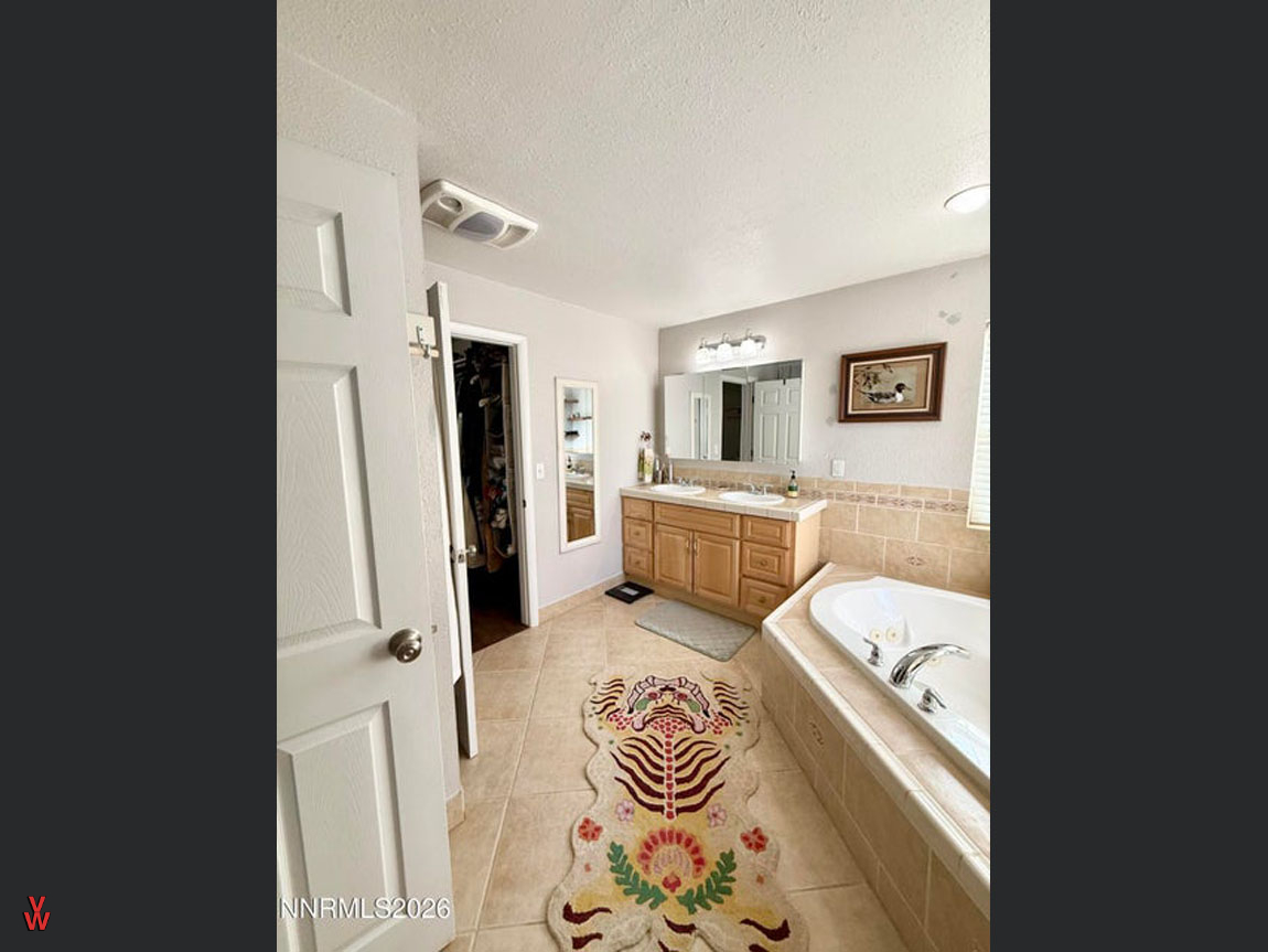 1925SkylandBlvd-PrimaryBath