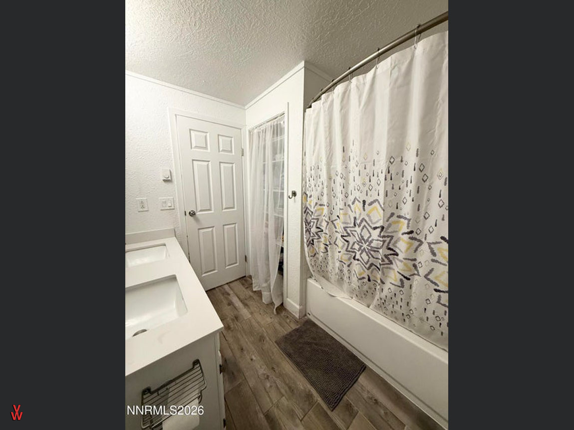 1925SkylandBlvGuestBath2